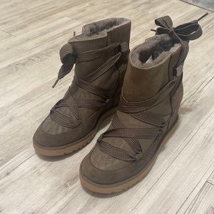 UGG Classic Femme Lace Up Size 9 NWOT